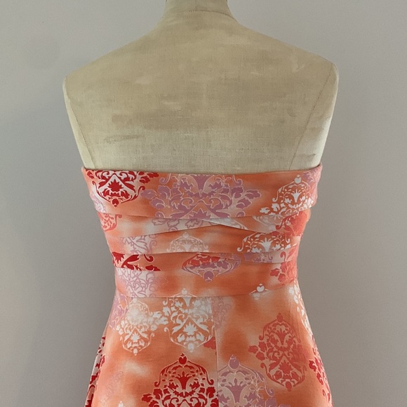 CLASSIQUE peach tie-dye jersey strapless dress w/ damask motif & pleated bodice. - Picture 6 of 9